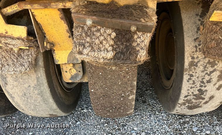 image for item DZ8998 2009 Caterpillar PS-150C pneumatic roller