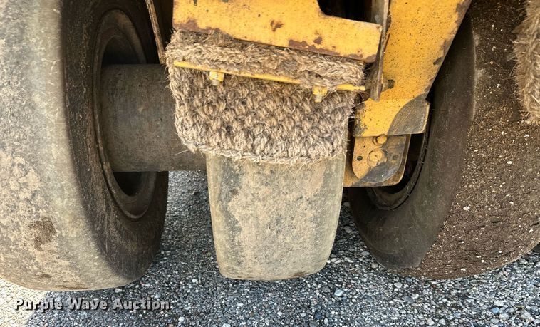image for item DZ8998 2009 Caterpillar PS-150C pneumatic roller