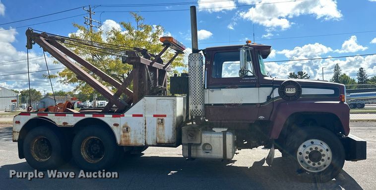 image for item DZ8999 1978 Ford 9000 tow truck