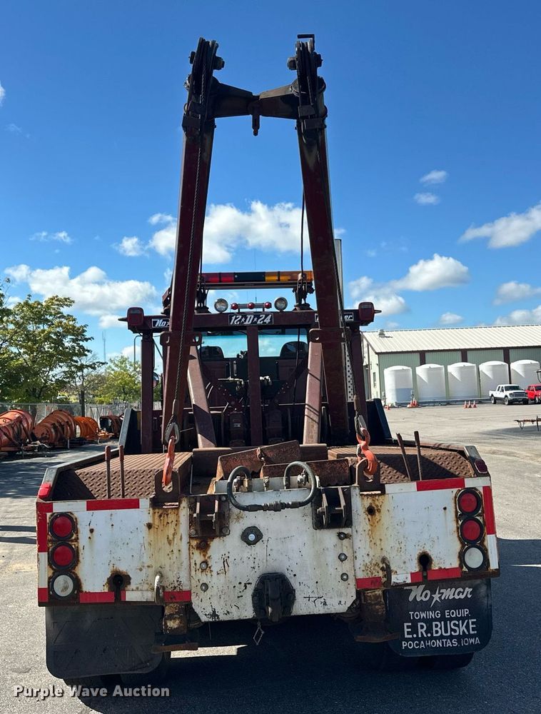 image for item DZ8999 1978 Ford 9000 tow truck