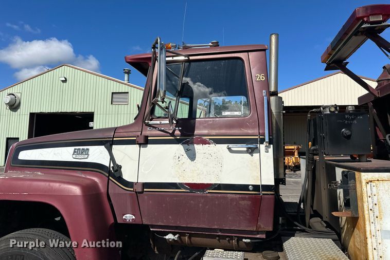 image for item DZ8999 1978 Ford 9000 tow truck