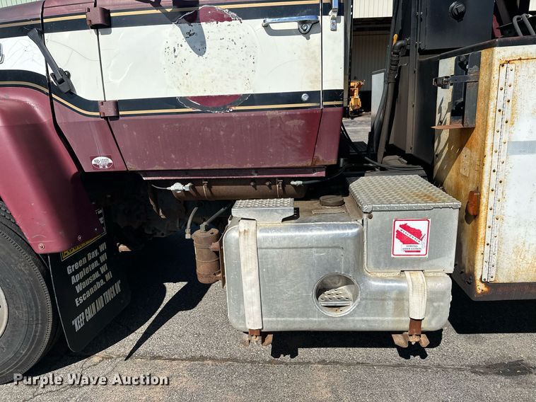 image for item DZ8999 1978 Ford 9000 tow truck