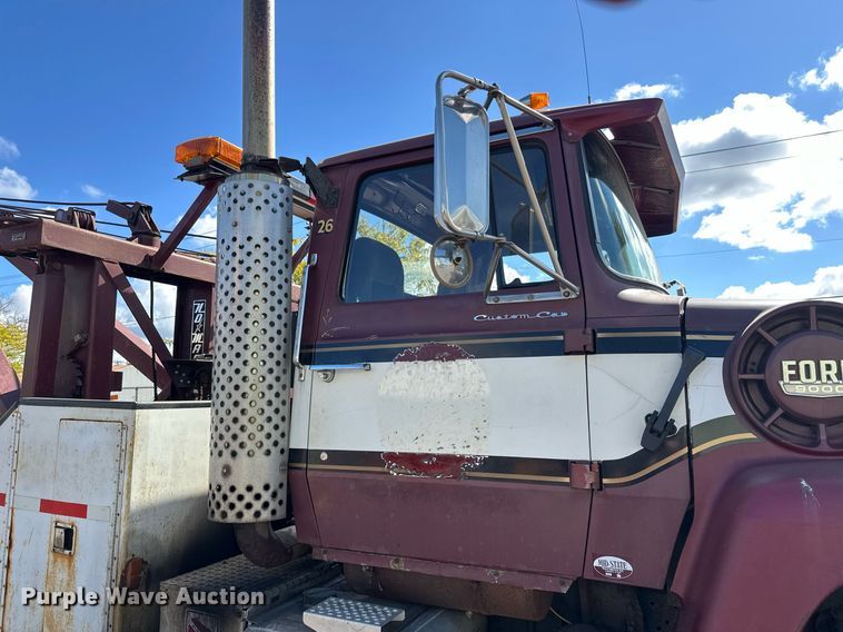 image for item DZ8999 1978 Ford 9000 tow truck