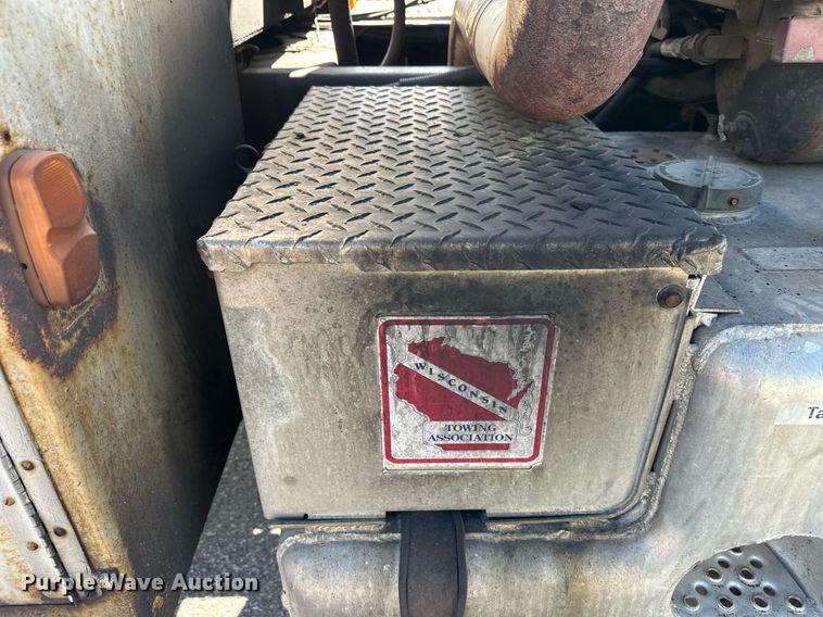 image for item DZ8999 1978 Ford 9000 tow truck