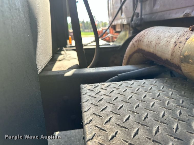 image for item DZ8999 1978 Ford 9000 tow truck