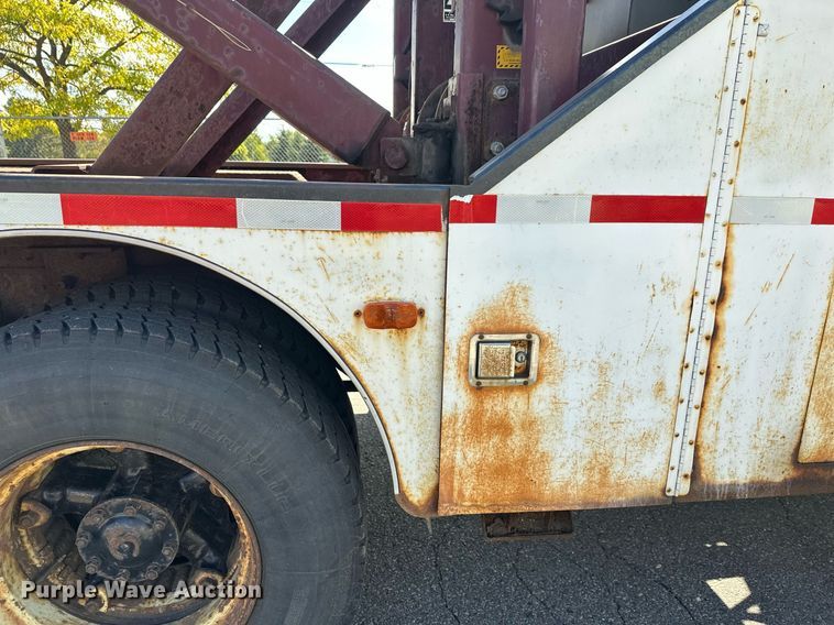 image for item DZ8999 1978 Ford 9000 tow truck