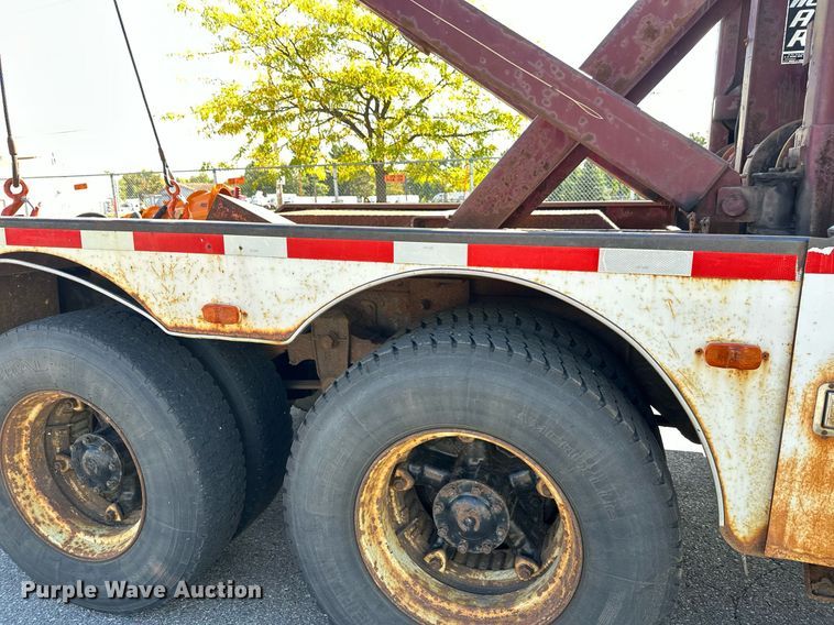 image for item DZ8999 1978 Ford 9000 tow truck