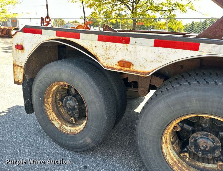 image for item DZ8999 1978 Ford 9000 tow truck