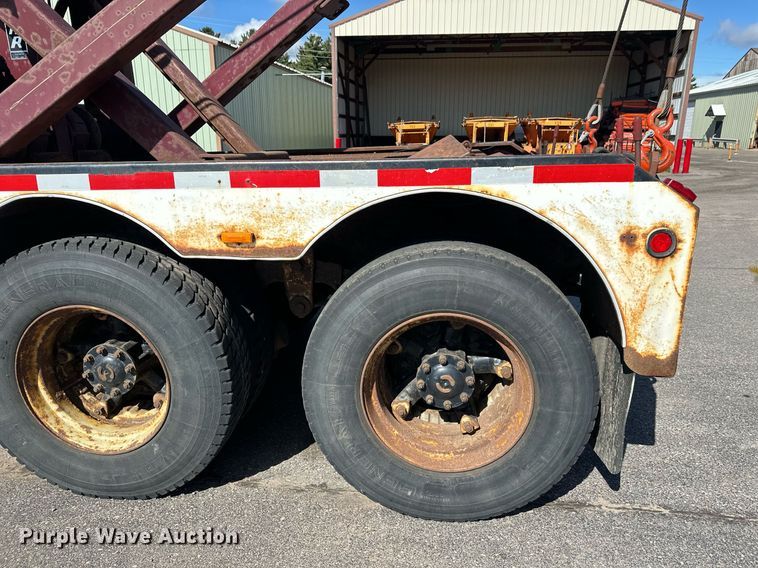 image for item DZ8999 1978 Ford 9000 tow truck