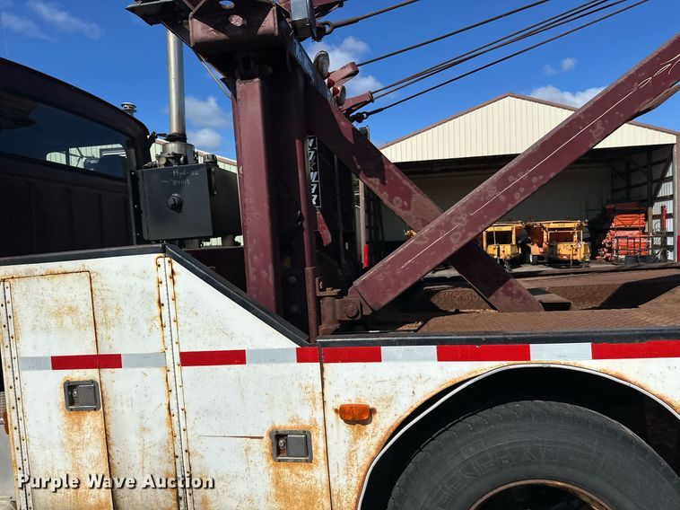 image for item DZ8999 1978 Ford 9000 tow truck