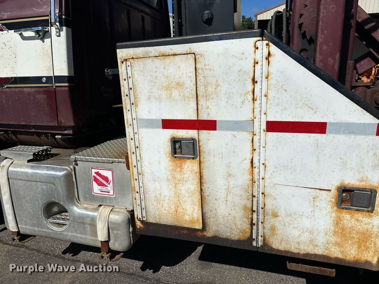 image for item DZ8999 1978 Ford 9000 tow truck