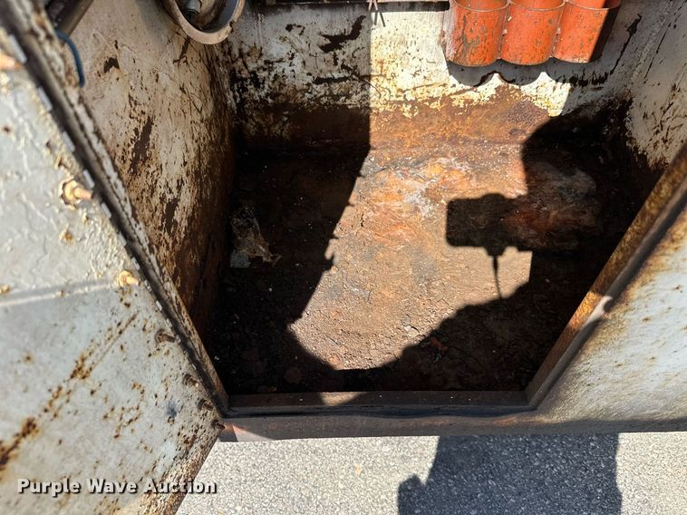 image for item DZ8999 1978 Ford 9000 tow truck