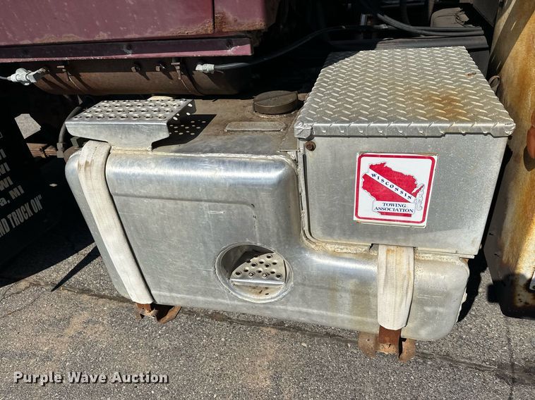 image for item DZ8999 1978 Ford 9000 tow truck