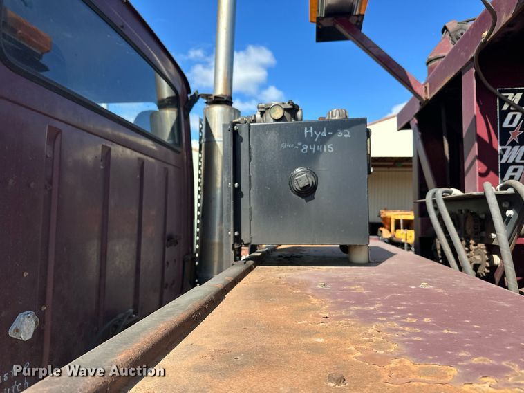 image for item DZ8999 1978 Ford 9000 tow truck