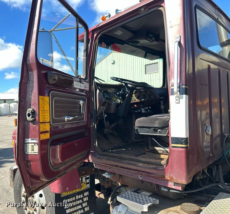 image for item DZ8999 1978 Ford 9000 tow truck