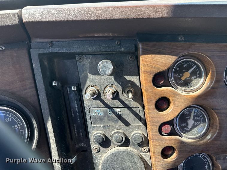 image for item DZ8999 1978 Ford 9000 tow truck