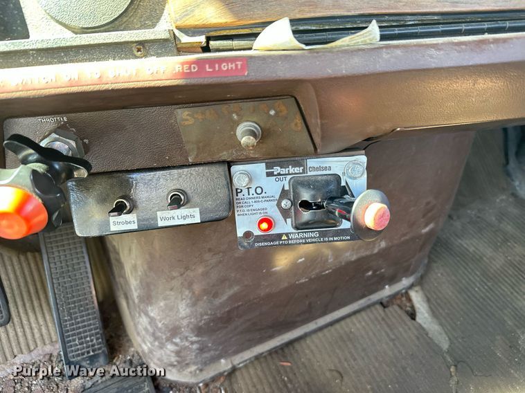 image for item DZ8999 1978 Ford 9000 tow truck