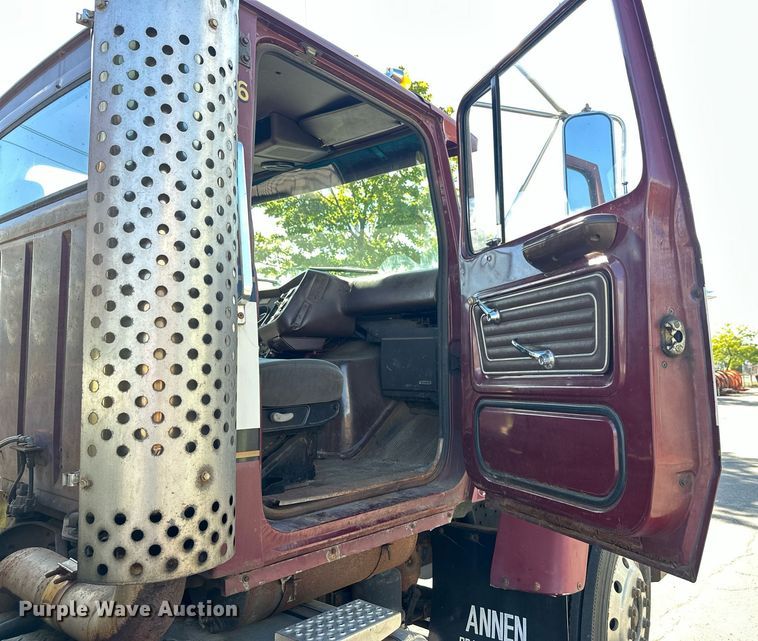 image for item DZ8999 1978 Ford 9000 tow truck