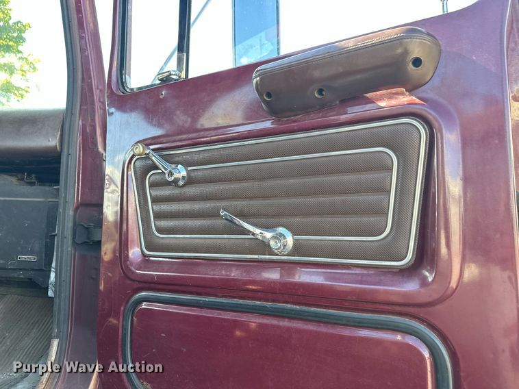 image for item DZ8999 1978 Ford 9000 tow truck