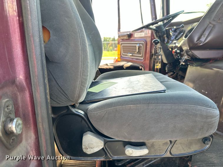 image for item DZ8999 1978 Ford 9000 tow truck