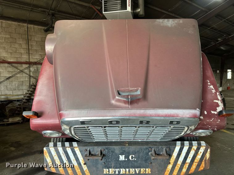 image for item DZ8999 1978 Ford 9000 tow truck