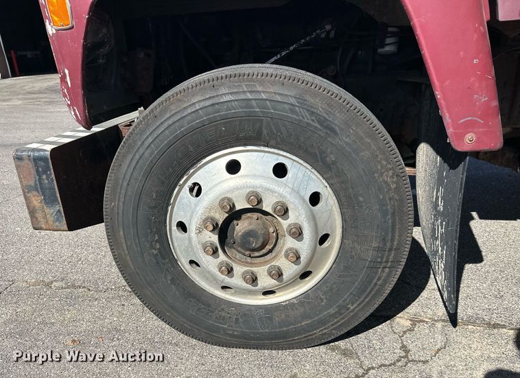 image for item DZ8999 1978 Ford 9000 tow truck