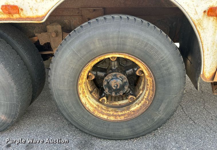 image for item DZ8999 1978 Ford 9000 tow truck