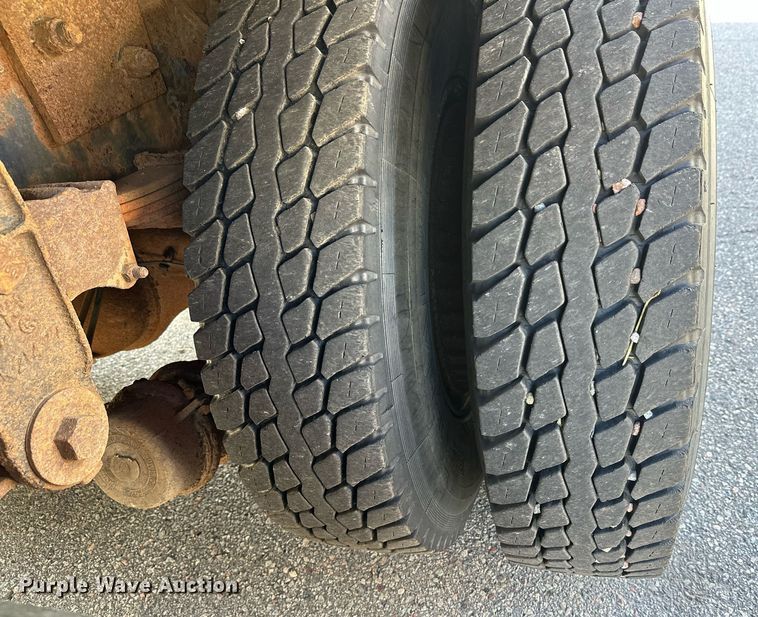 image for item DZ8999 1978 Ford 9000 tow truck