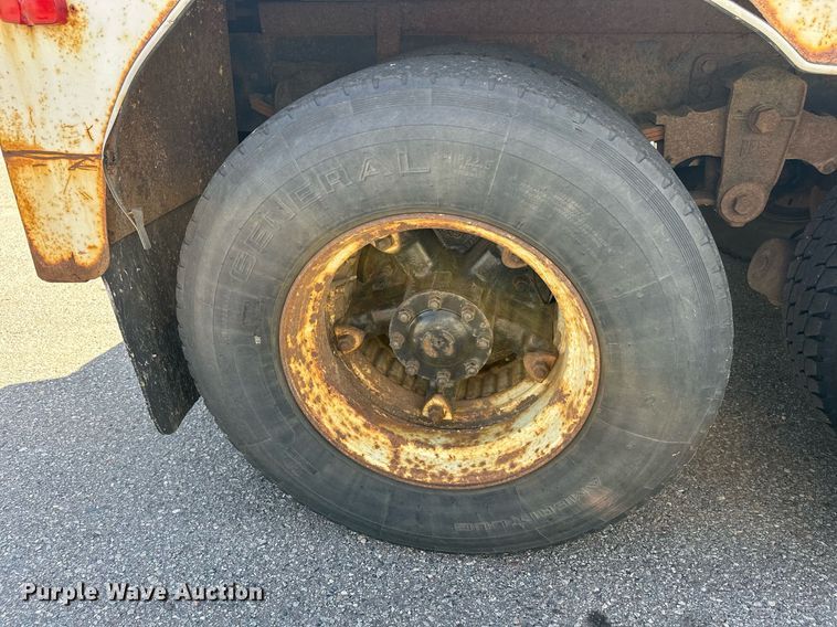 image for item DZ8999 1978 Ford 9000 tow truck