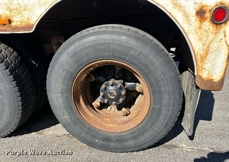 image for item DZ8999 1978 Ford 9000 tow truck