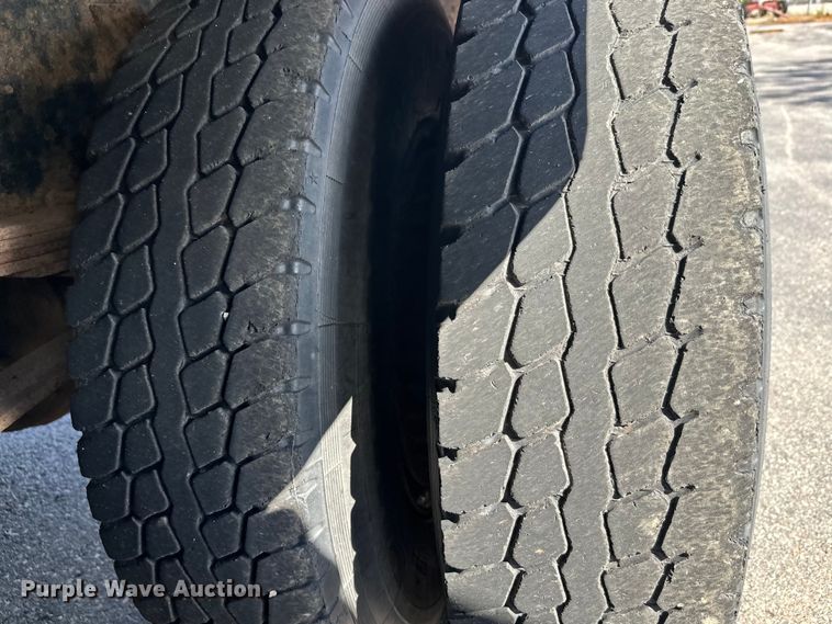 image for item DZ8999 1978 Ford 9000 tow truck