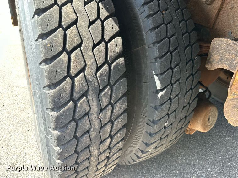 image for item DZ8999 1978 Ford 9000 tow truck