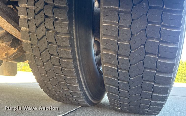 image for item EA1895 2009 Thomas B2 Bus Chassis school bus