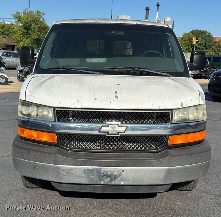 image for item EA1902 2003 Chevrolet Express 3500 van