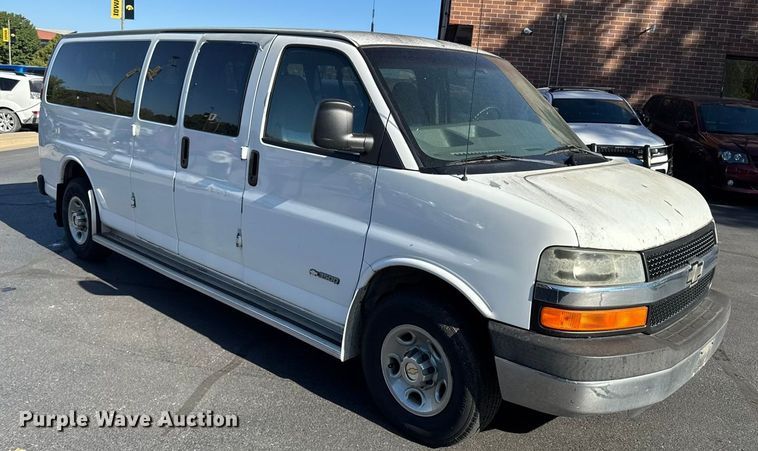 image for item EA1902 2003 Chevrolet Express 3500 van