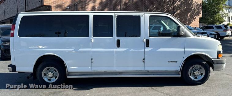 image for item EA1902 2003 Chevrolet Express 3500 van