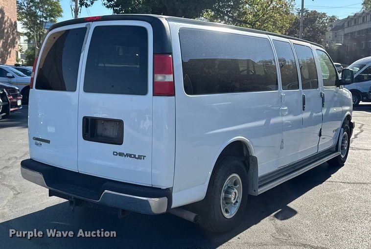 image for item EA1902 2003 Chevrolet Express 3500 van