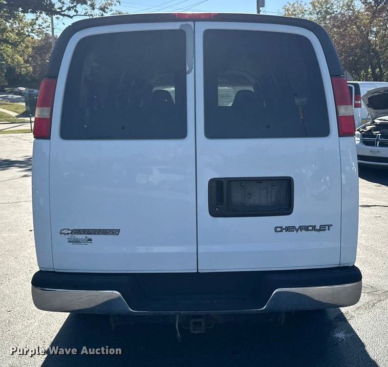 image for item EA1902 2003 Chevrolet Express 3500 van