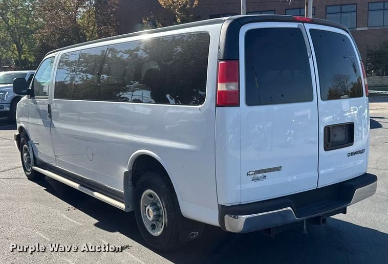 image for item EA1902 2003 Chevrolet Express 3500 van
