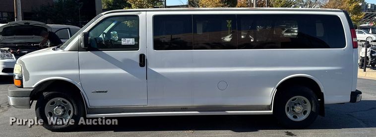image for item EA1902 2003 Chevrolet Express 3500 van