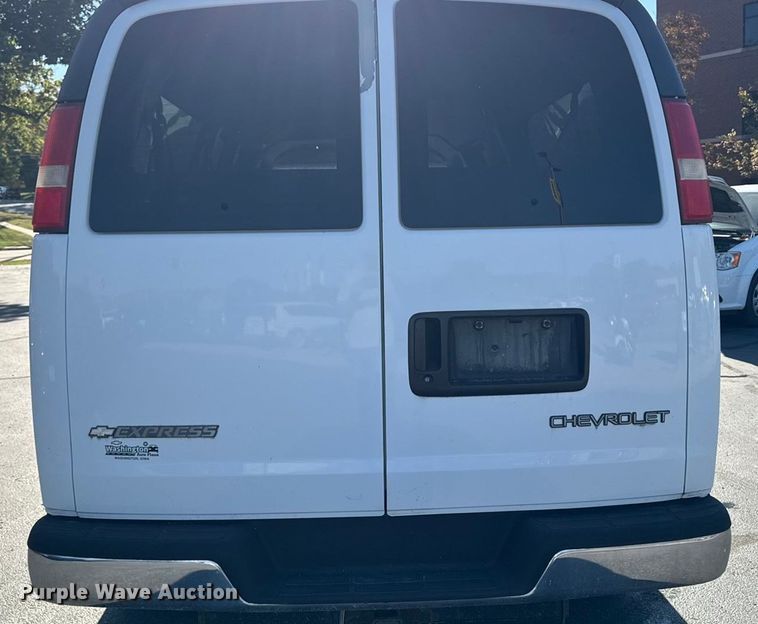 image for item EA1902 2003 Chevrolet Express 3500 van
