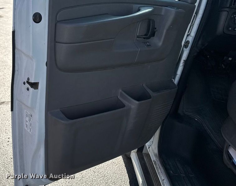 image for item EA1902 2003 Chevrolet Express 3500 van