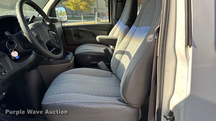 image for item EA1902 2003 Chevrolet Express 3500 van