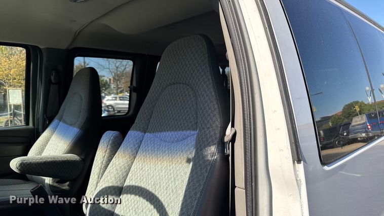 image for item EA1902 2003 Chevrolet Express 3500 van