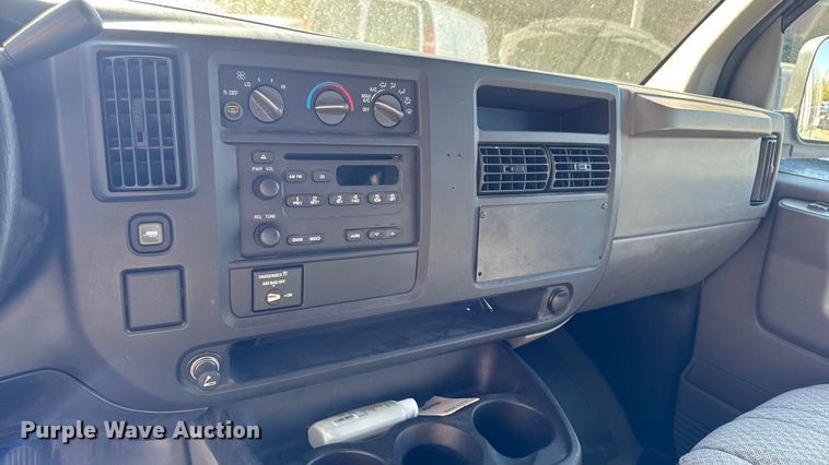 image for item EA1902 2003 Chevrolet Express 3500 van