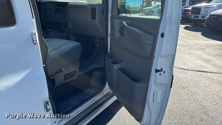 image for item EA1902 2003 Chevrolet Express 3500 van