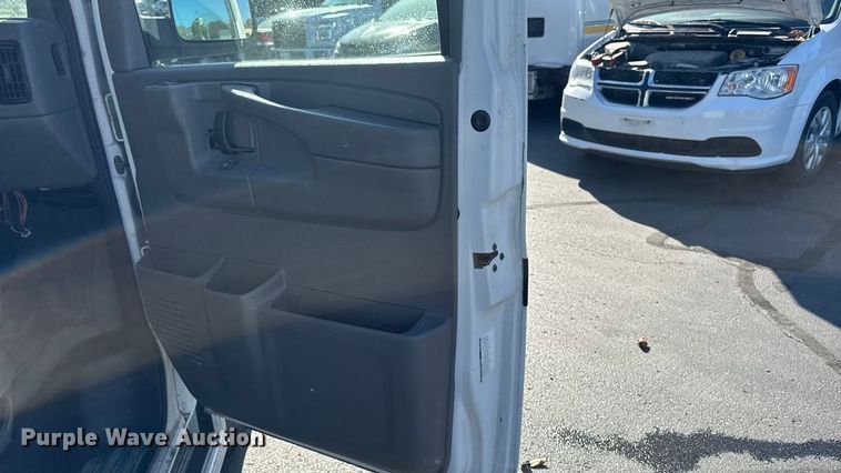 image for item EA1902 2003 Chevrolet Express 3500 van