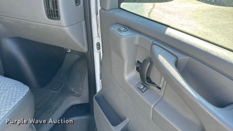 image for item EA1902 2003 Chevrolet Express 3500 van