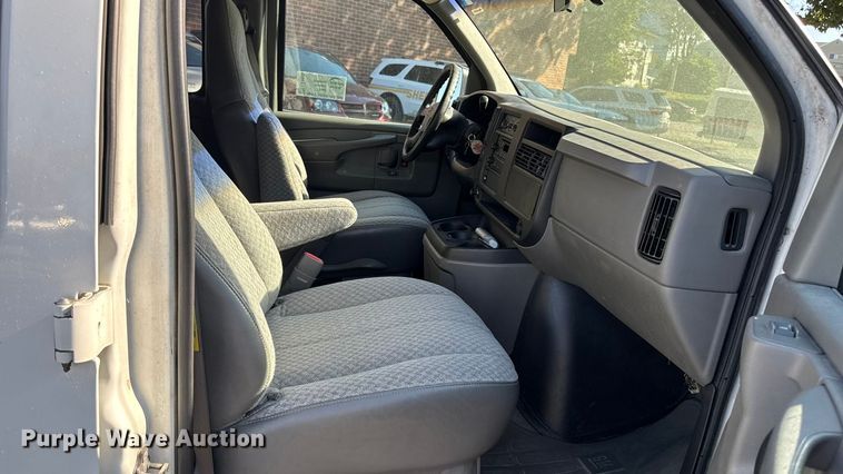 image for item EA1902 2003 Chevrolet Express 3500 van