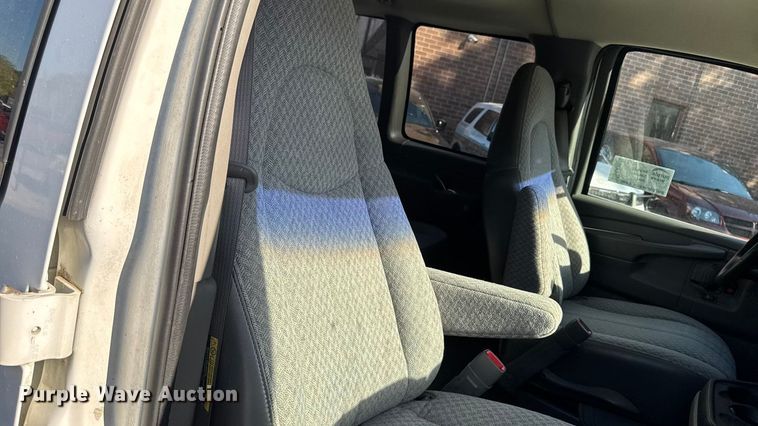 image for item EA1902 2003 Chevrolet Express 3500 van